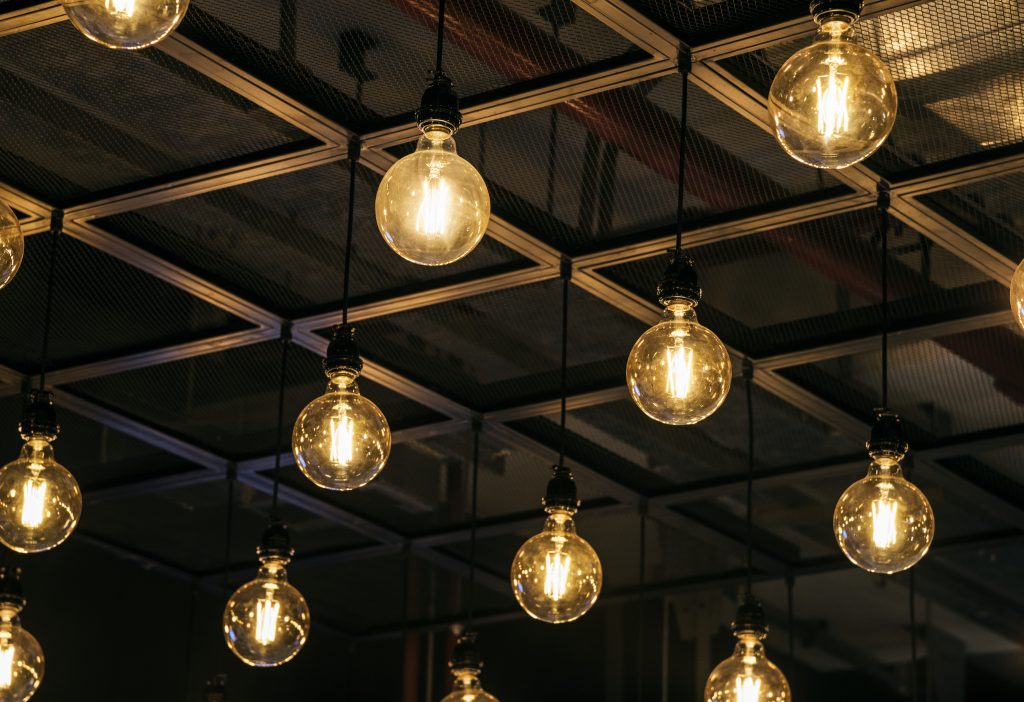 Cómo la iluminación arquitectónica transforma un espacio